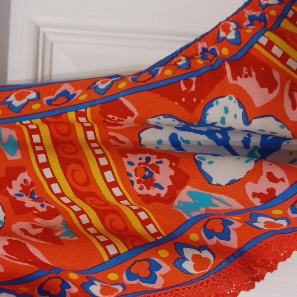 Flying Tomatoe, size L, floral print mini dress with ruffled collar. 100% rayon. - Picture 5 of 12